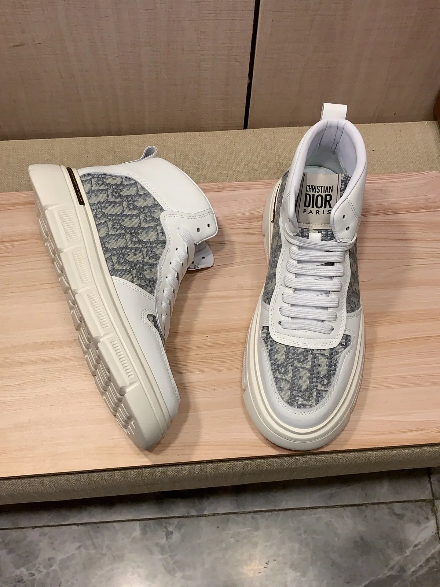 High-top men's shoes 💰442💰💰🎩🎩[Lightning][Lightning] "Dior DDIOR*" The latest and most popular casual shoes, top brand [Seduce] luxury~purchase, top-quality~. [Strong] The upper is made of imported breathable cowhide with material ➕ breathable sheepskin feet (•) and fine workmanship. The original stylish and stylish soft rubber wear-resistant and non-slip outsole is light and comfortable on the feet. The real thing looks better when photographed. 122: code: 38-44, 2️⃣ colors selected